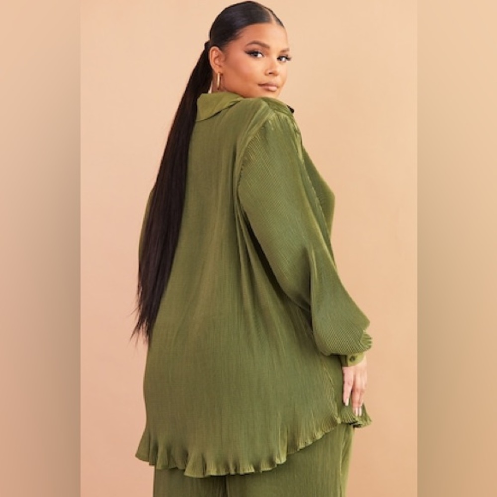 PrettyLittleThing Olive Ribbed Button-Front Shirt - Picture 2 of 11